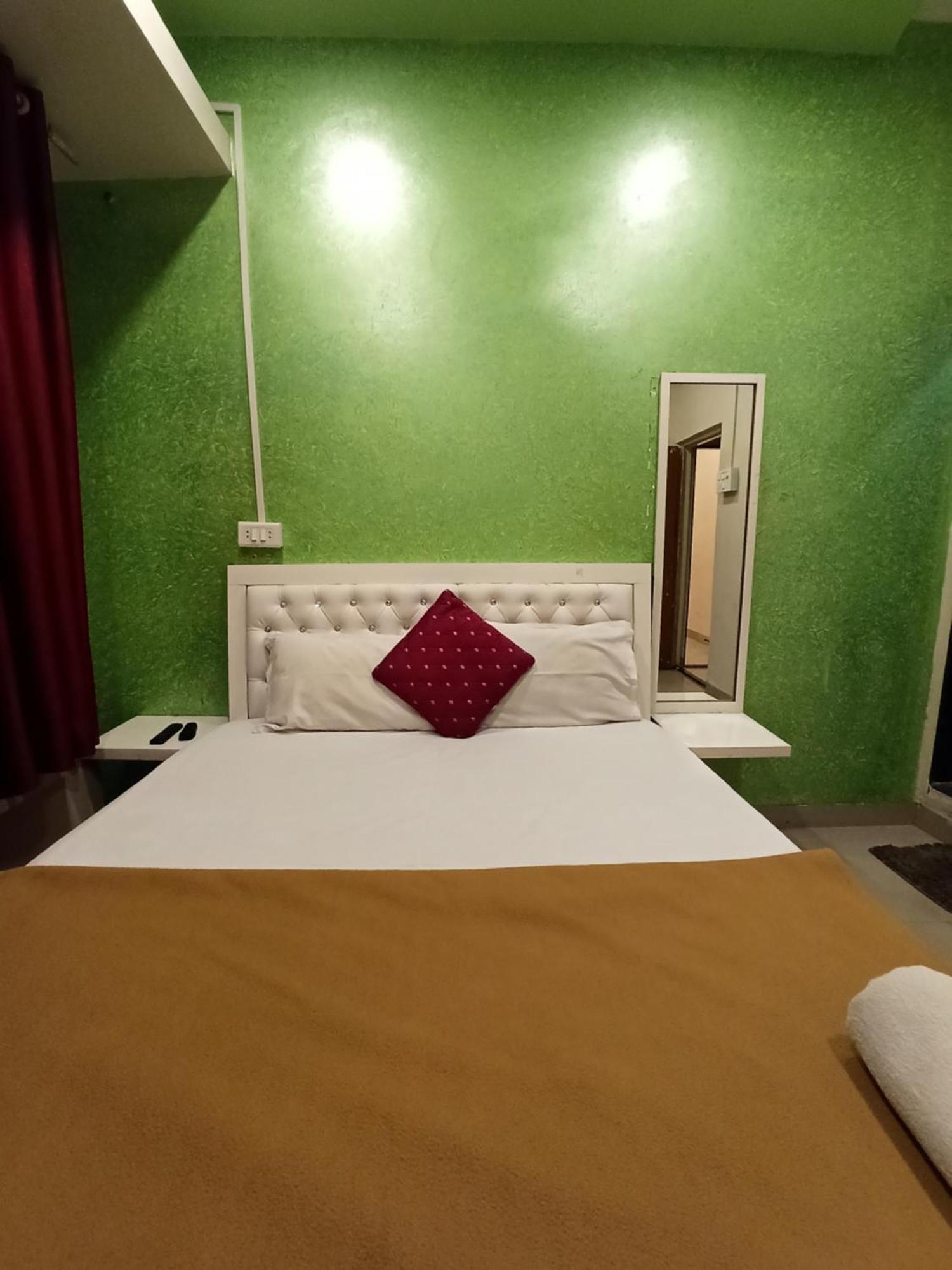 Malwade Motel Pune Exterior foto